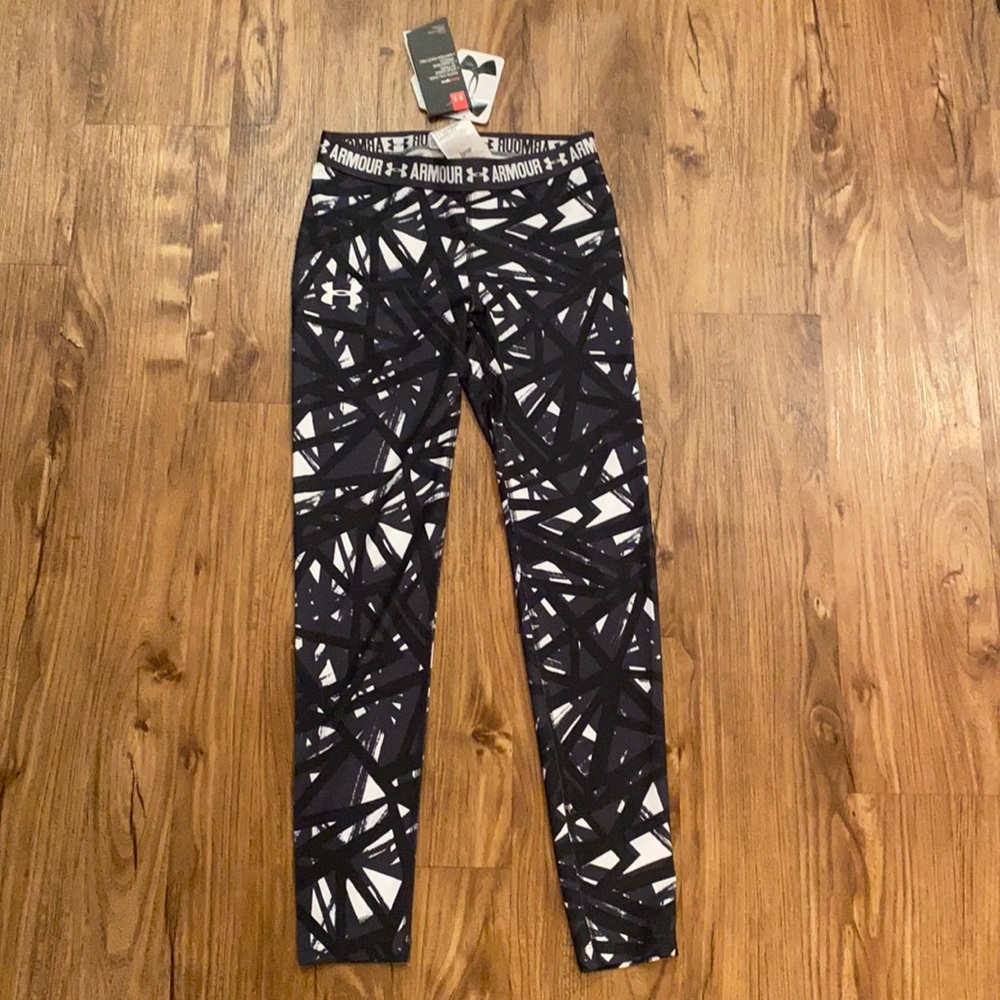 Under Armour Girls Leggings. NEW W TAGS!